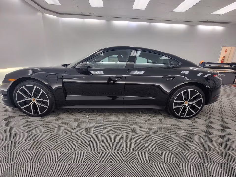 2025 Porsche Taycan Base - Photo 11
