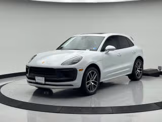 2022 Porsche Macan S's photo