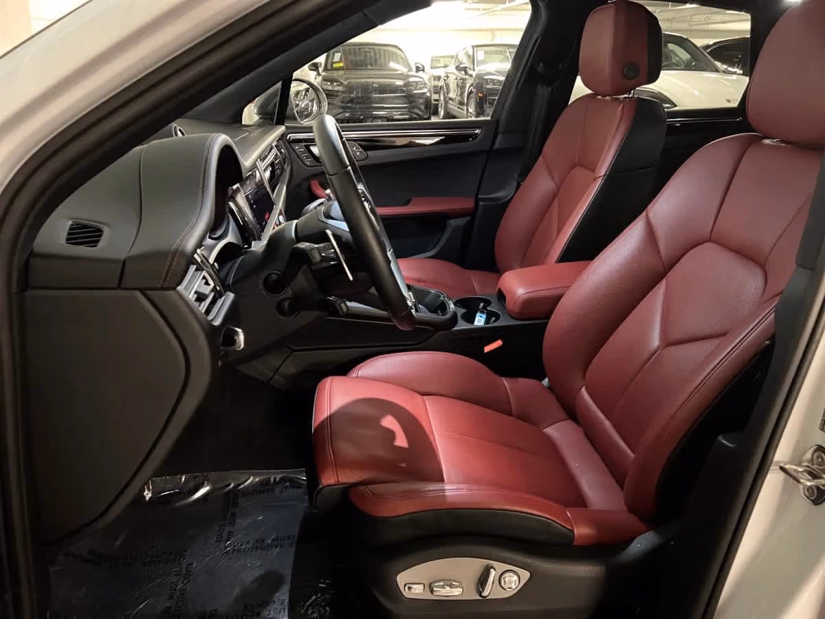 2026 Porsche Macan T - Photo 36