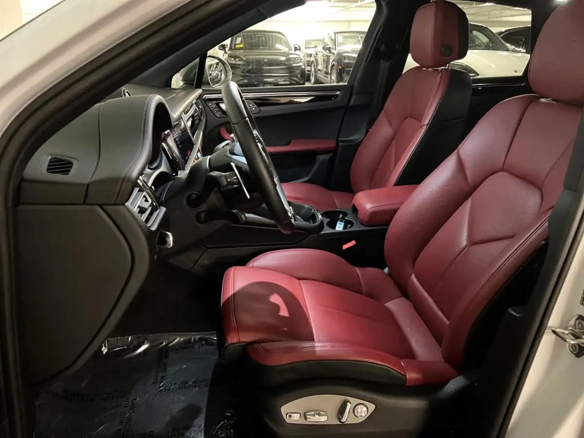 2026 Porsche Macan T - Photo 40