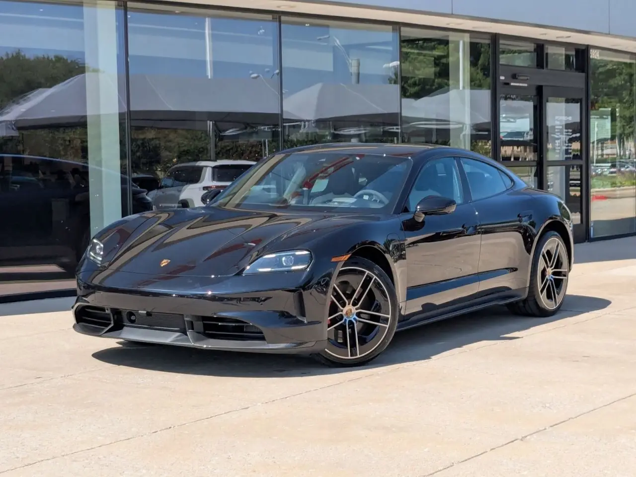 2025 Porsche Taycan GTS - Photo 8