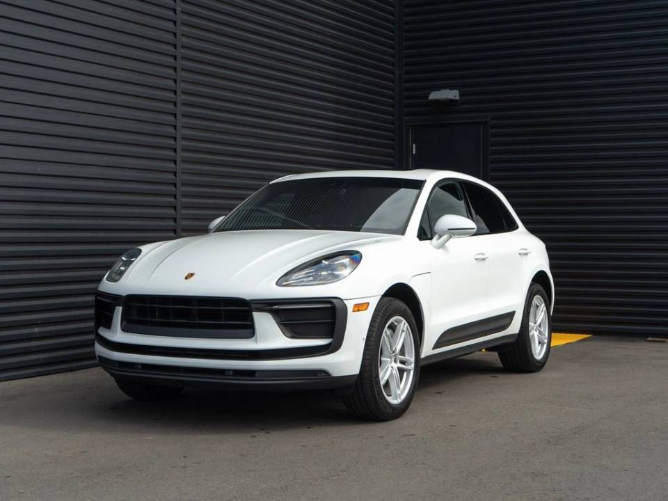 2022 Porsche Macan Base