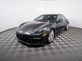 2023 Porsche Panamera 4S's photo