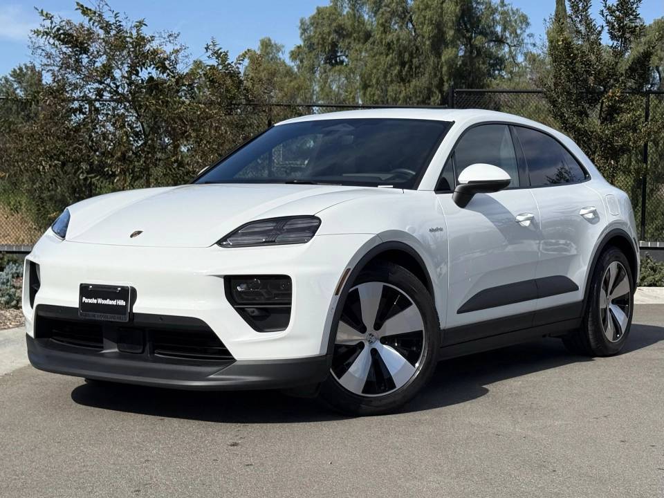2025 Porsche Macan Base