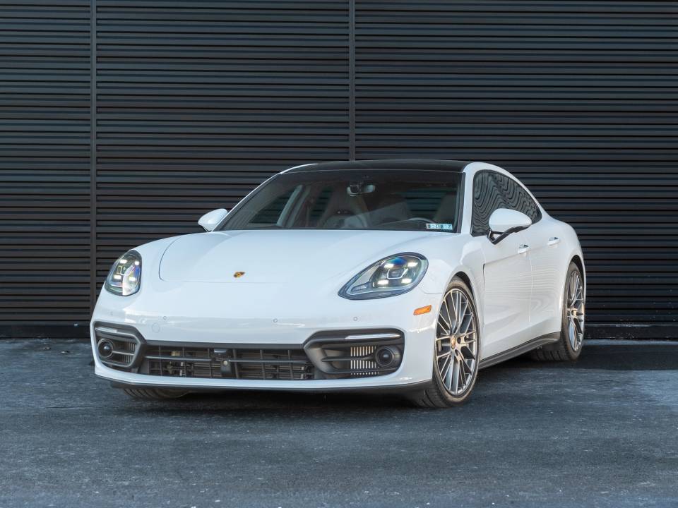 2023 Porsche Panamera Platinum Edition