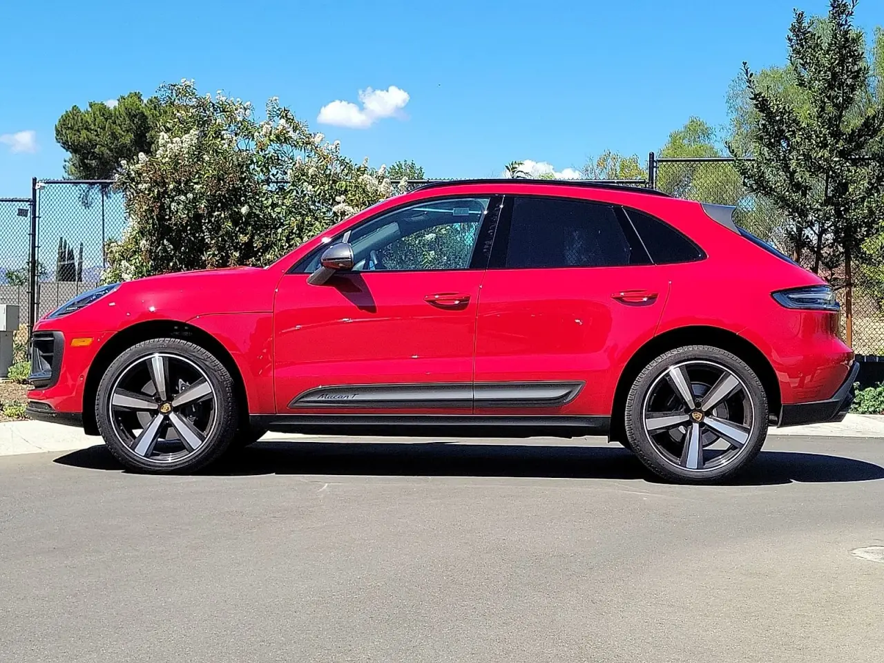 2025 Porsche Macan T - Photo 16