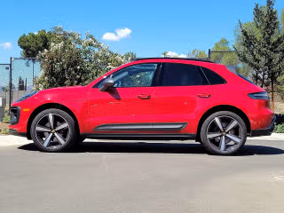 2025 Porsche Macan T - Photo 9