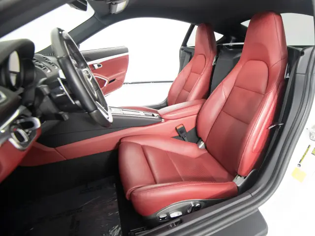 2024 Porsche 718 38