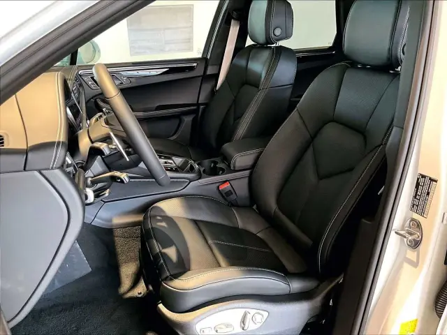 2026 Porsche Macan - Photo 38