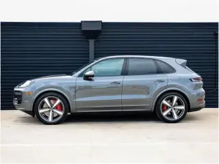 2025 Porsche Cayenne Turbo E-Hybrid - Photo 13