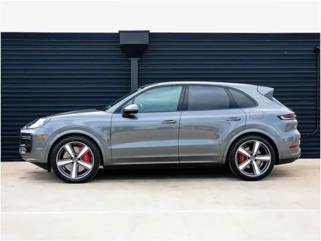 2025 Porsche Cayenne Turbo E-Hybrid - Photo 14