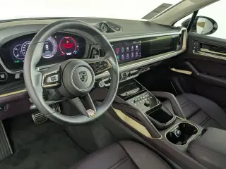 2025 Porsche Cayenne Turbo E-Hybrid - Photo 29