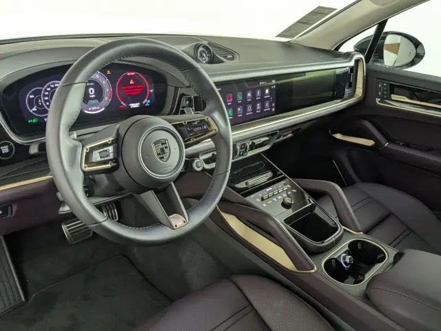 2025 Porsche Cayenne Turbo E-Hybrid - Photo 30