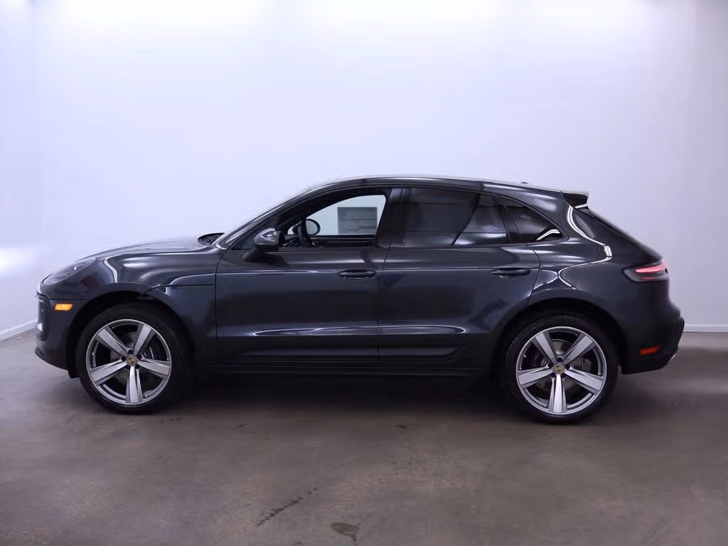 2025 Porsche Macan - Photo 12