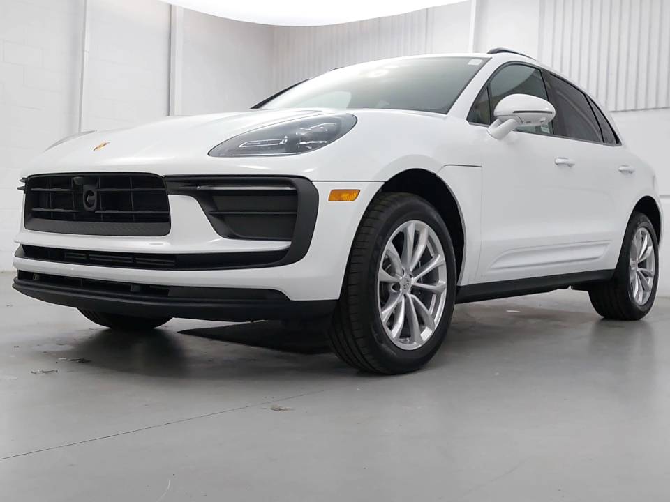 2026 Porsche Macan Base