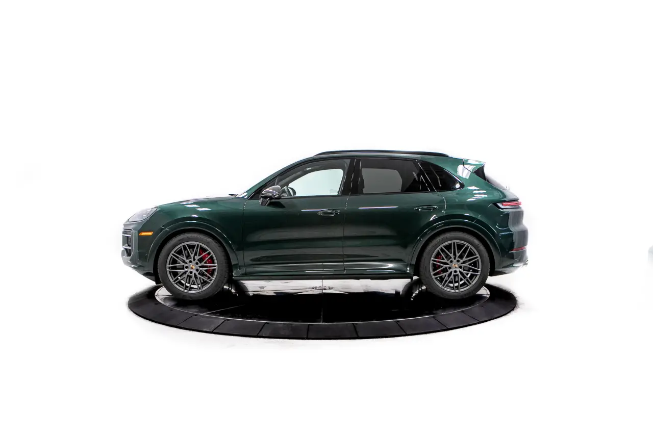 2025 Porsche Cayenne GTS - Photo 16