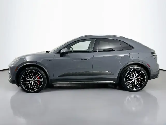 2025 Porsche Macan Turbo Electric - Photo 14