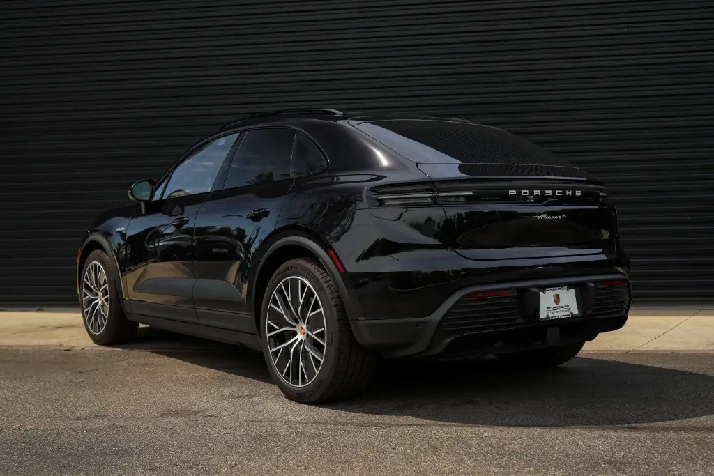 2026 Porsche Macan Base - Photo 24