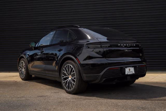 2026 Porsche Macan Base - Photo 18