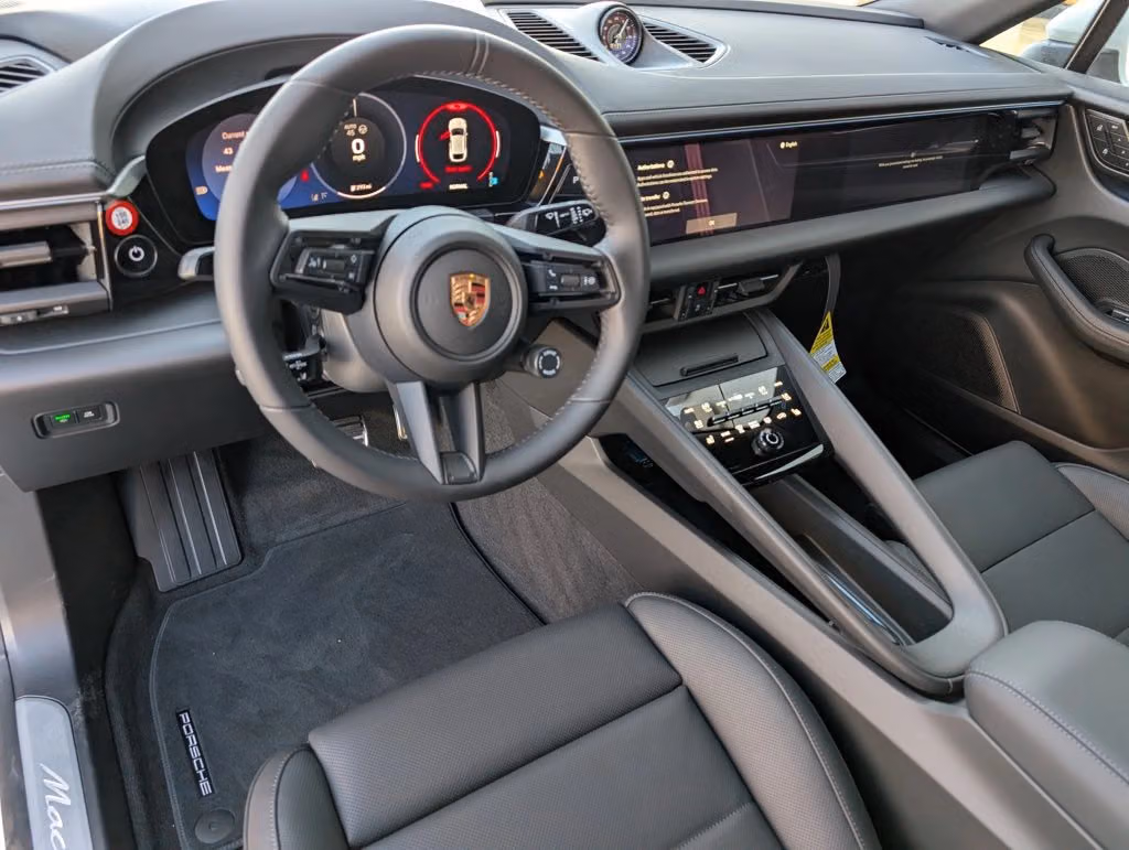 2025 Porsche Macan S - Photo 28