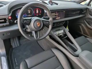 2025 Porsche Macan S - Photo 29