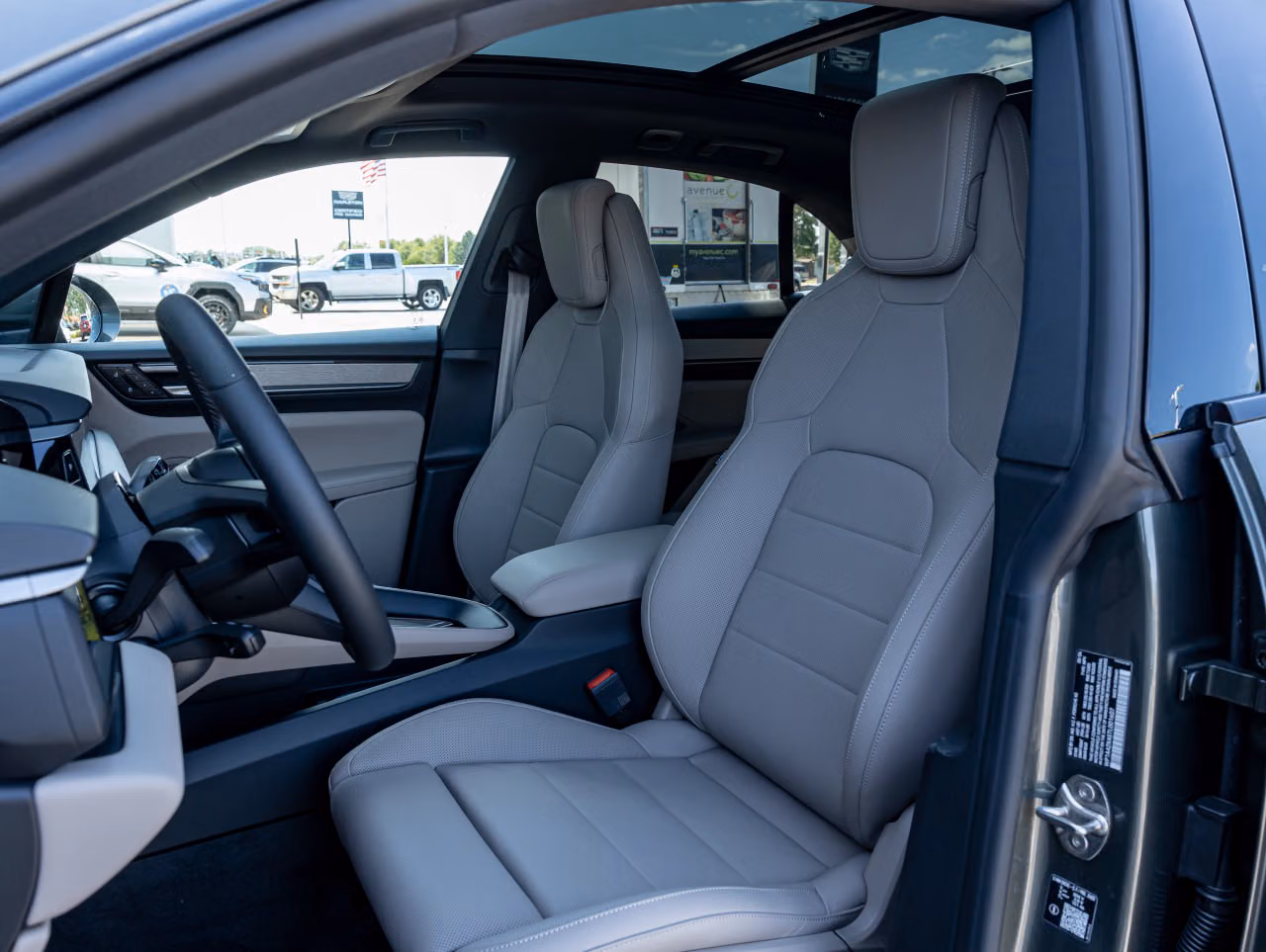 2026 Porsche Macan Base - Photo 36