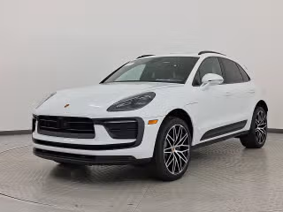 2026 Porsche Macan -'s photo