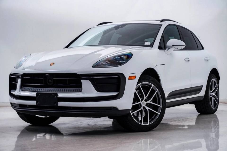 2025 Porsche Macan T