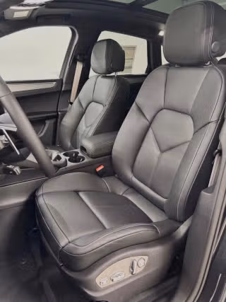 2026 Porsche Macan T - Photo 25