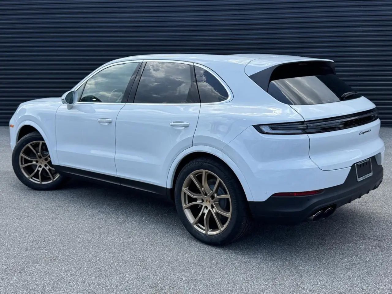 2025 Porsche Cayenne S - Photo 24