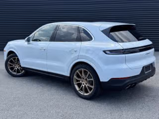 2025 Porsche Cayenne S - Photo 17