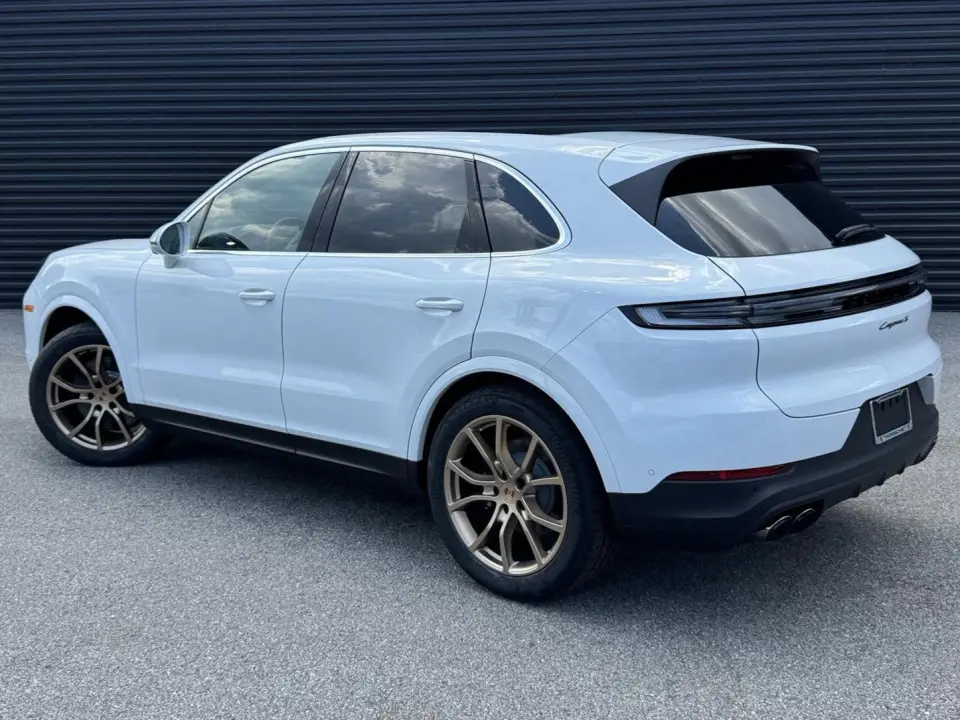 2025 Porsche Cayenne S - Photo 23