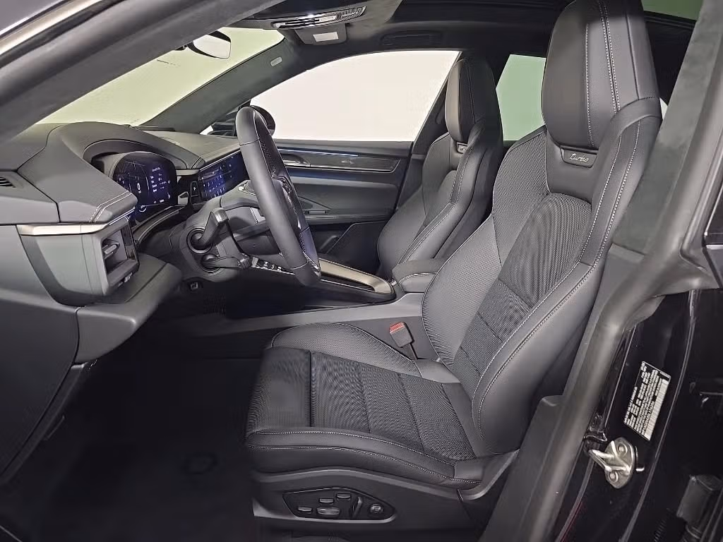 2025 Porsche Macan Turbo Electric - Photo 36