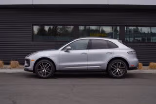 2026 Porsche Macan - Photo 9