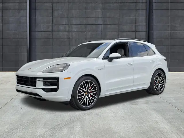 2026 Porsche Cayenne S E-Hybrid - Photo 6