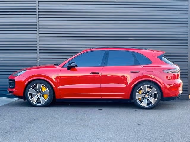 2023 Porsche Cayenne Turbo S E-Hybrid - Photo 12