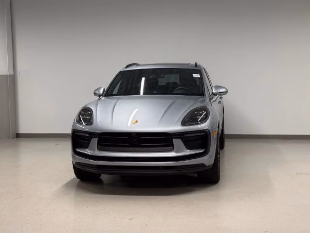 2026 Porsche Macan Base - Photo 4