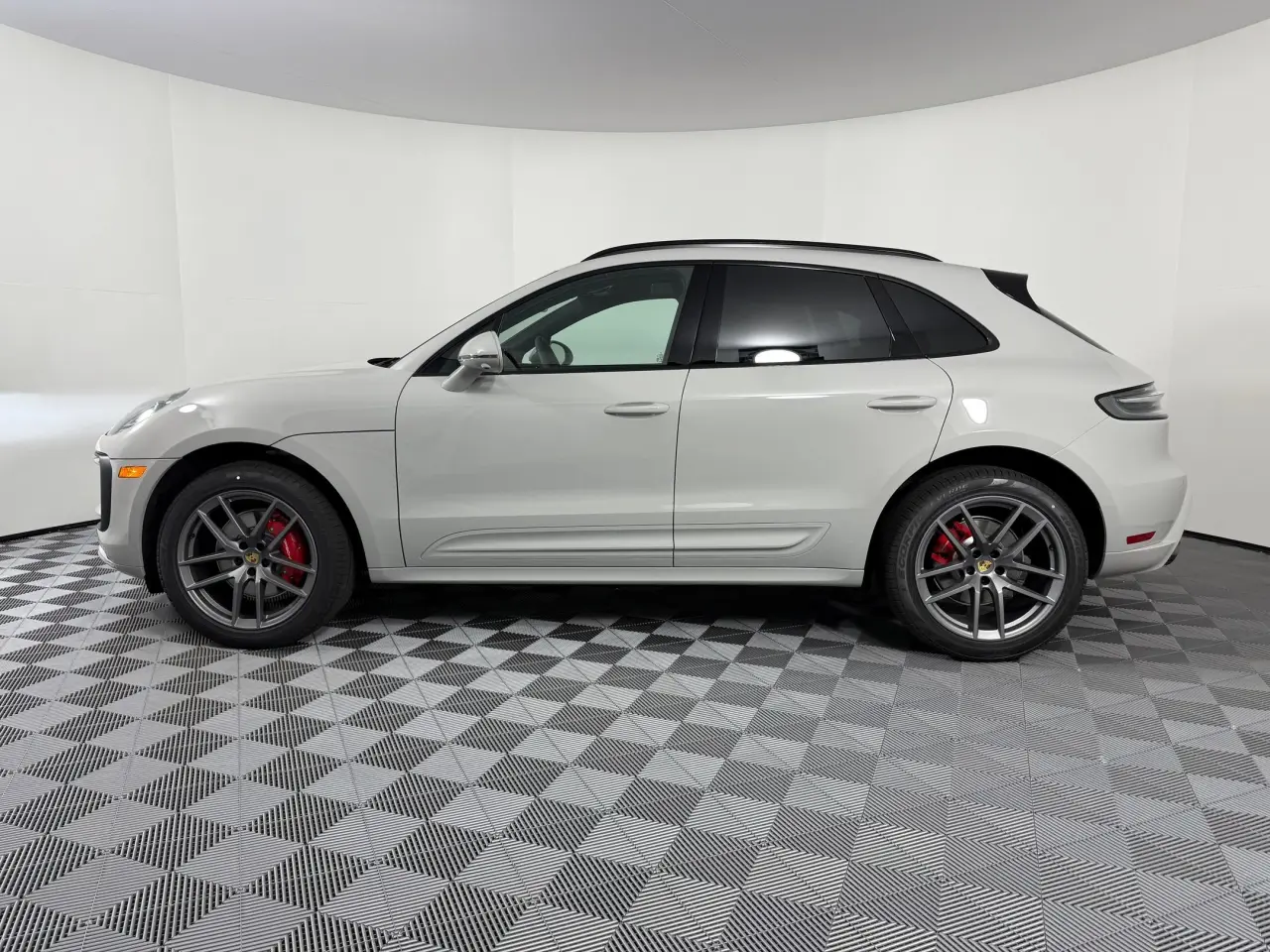 2026 Porsche Macan S - Photo 16
