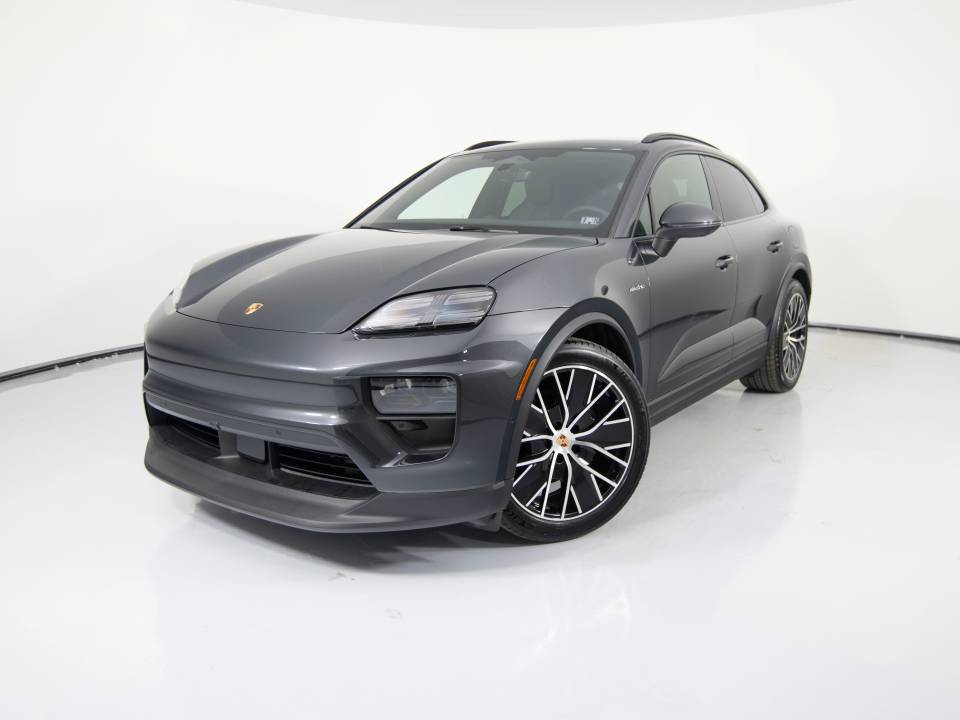 2025 Porsche Macan Base