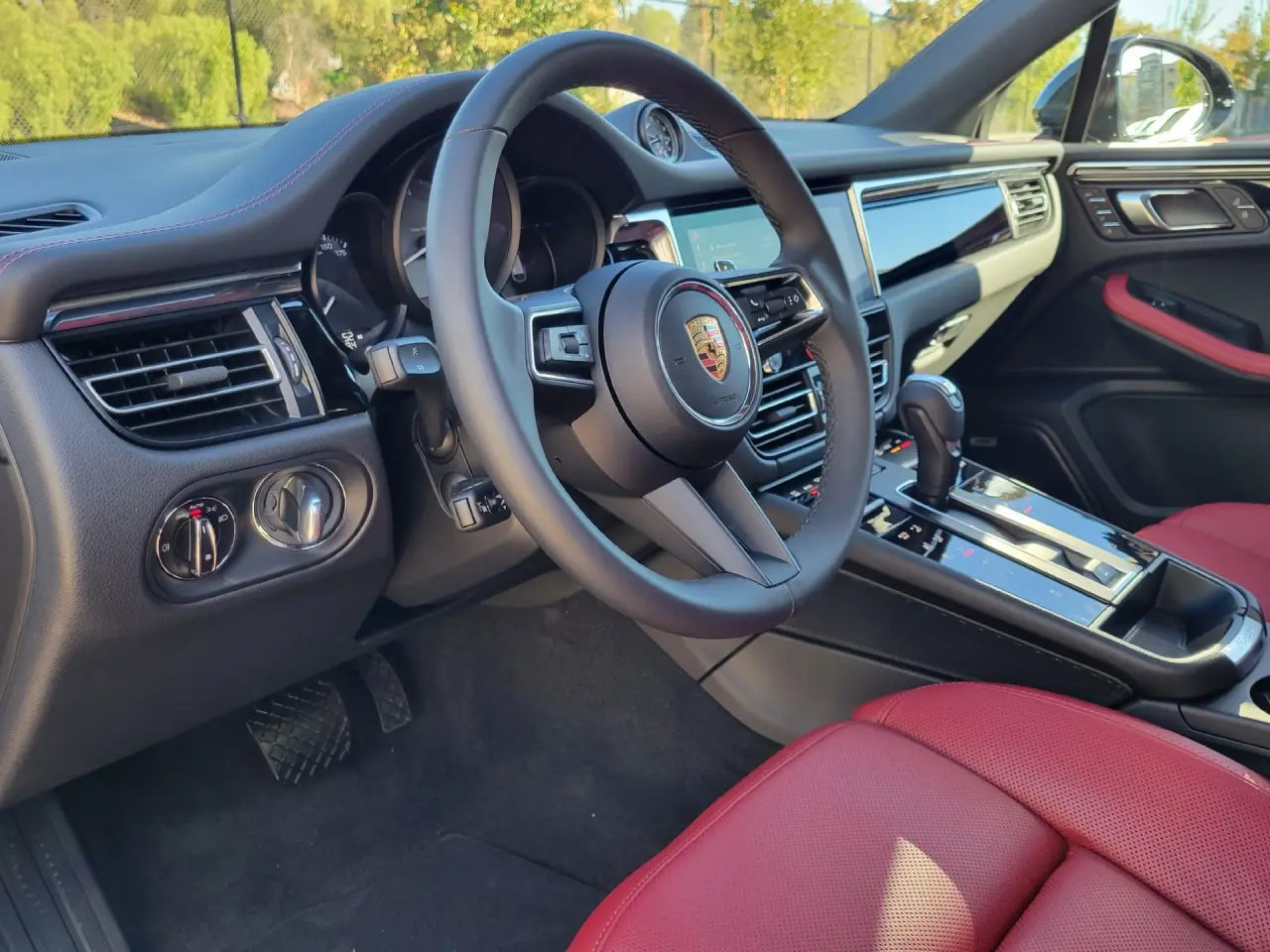 2025 Porsche Macan S - Photo 32