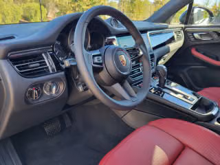 2025 Porsche Macan S - Photo 25