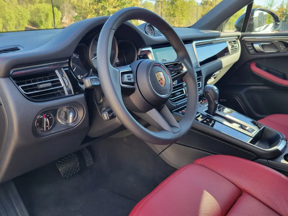 2025 Porsche Macan S - Photo 31