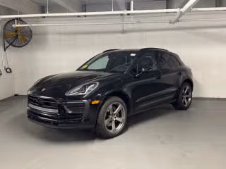 2023 Porsche Macan's photo