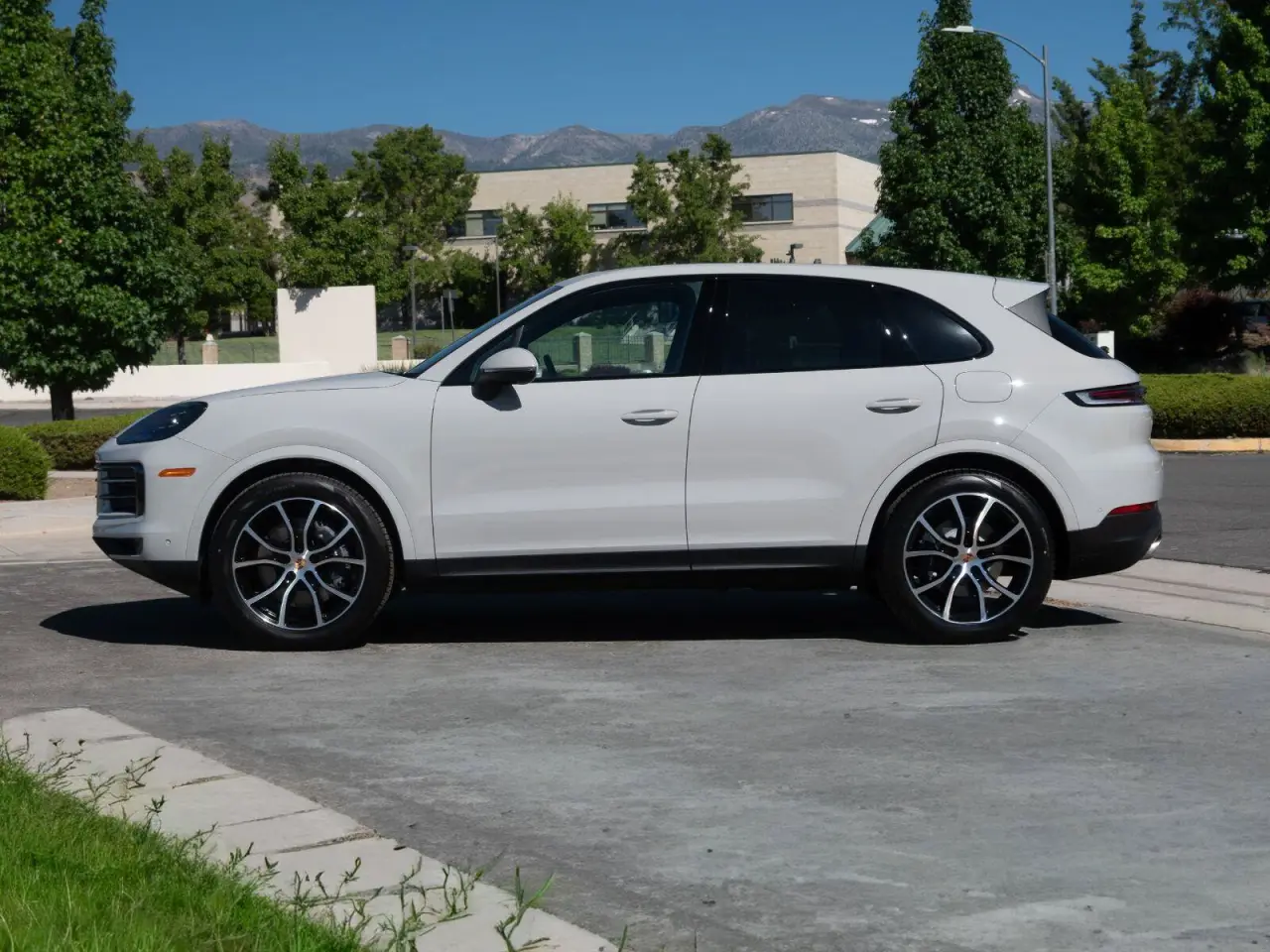 2026 Porsche Cayenne Base - Photo 16