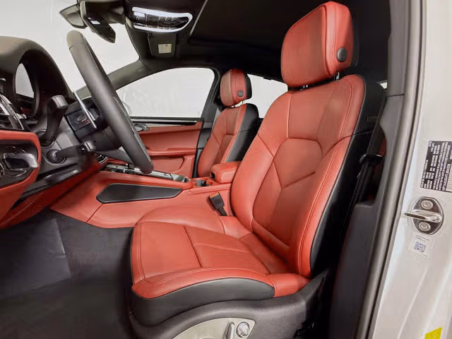2026 Porsche Macan T - Photo 34