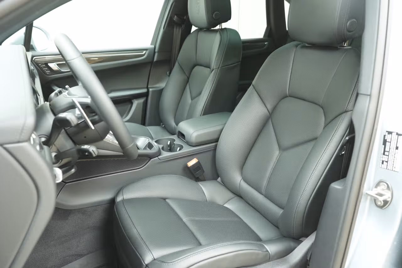2026 Porsche Macan T - Photo 36
