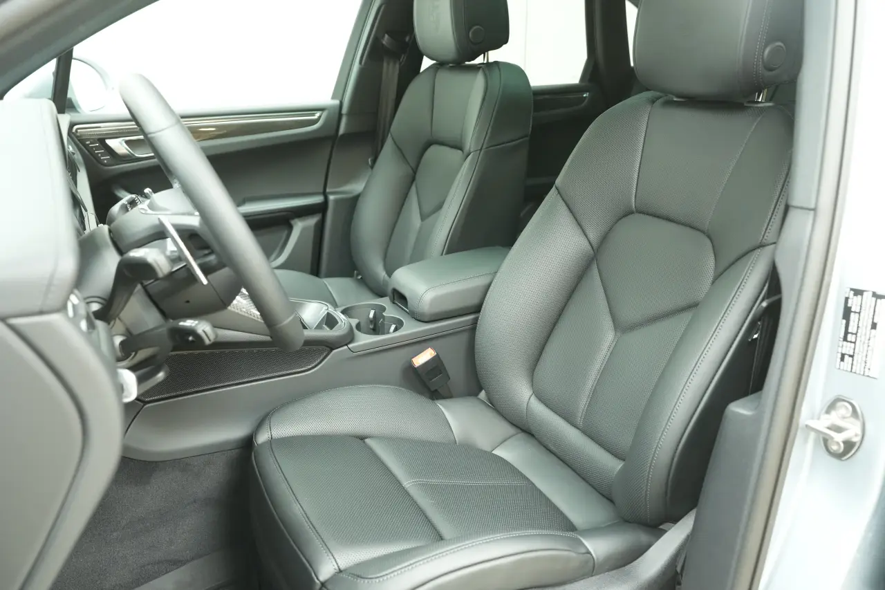 2026 Porsche Macan T - Photo 40