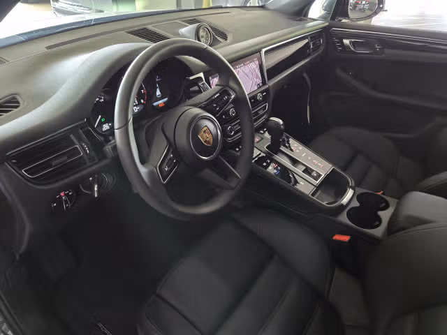 2025 Porsche Macan - Photo 26