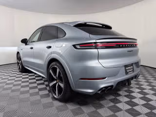 2026 Porsche Cayenne Coup E-Hybrid - Photo 17