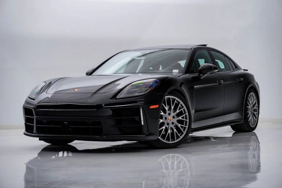 2026 Porsche Panamera 4